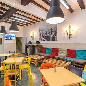 Loft Group Albergue